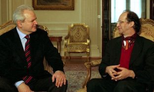 BEL04 - 19990401 - BELGRADE, YUGOSLAVIA: (FILE) File photo of former Yugoslav president Slobodan Milosevic (L) talking with Kosovo Albanian leader Ibrahim Rugova (R) in Belgrade, 01 April, 1999. Rugova clashed Friday 03 May with his nemesis Slobodan Milosevic at the UN war crimes tribunal accusing the former Yugoslav president of massacres against ethic Albanians in Kosovo. 
EPA PHOTO EPA FILES / STR